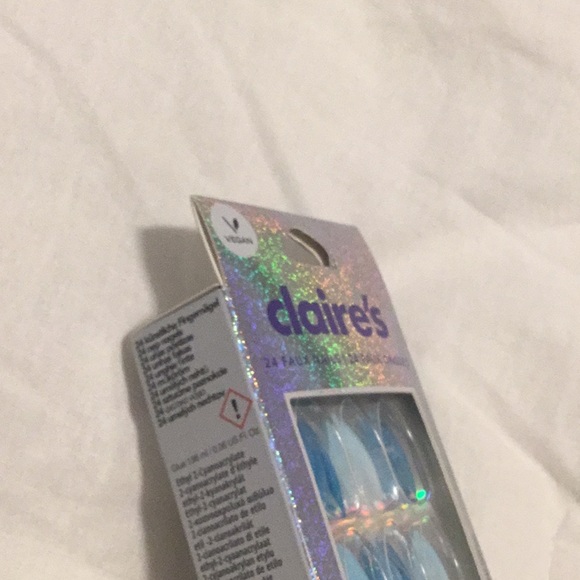 NWT Claires glue on nails Blue and white and light blue sparkles glue included - Picture 4 of 6